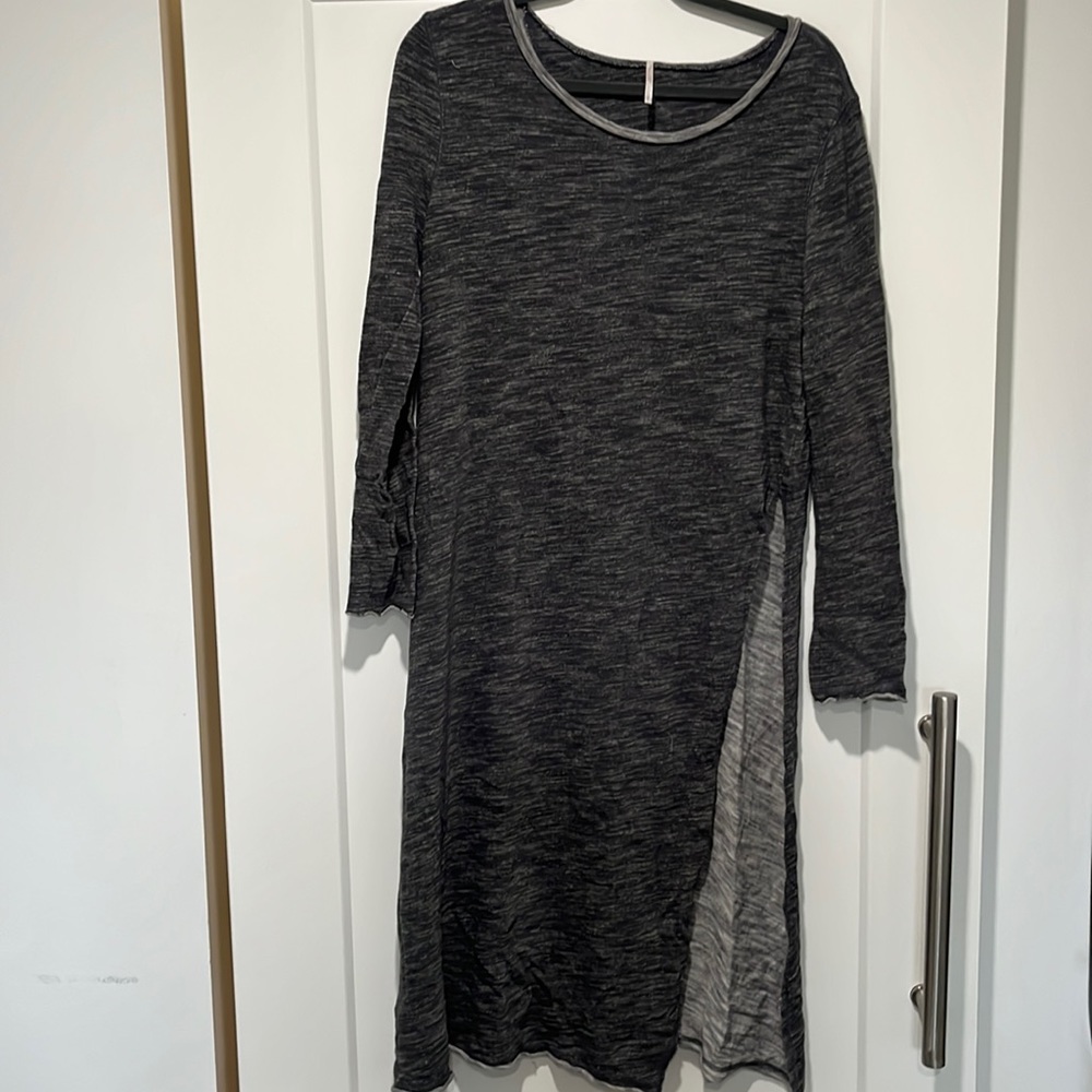 Free people grey tunic with wide slots to the waist.